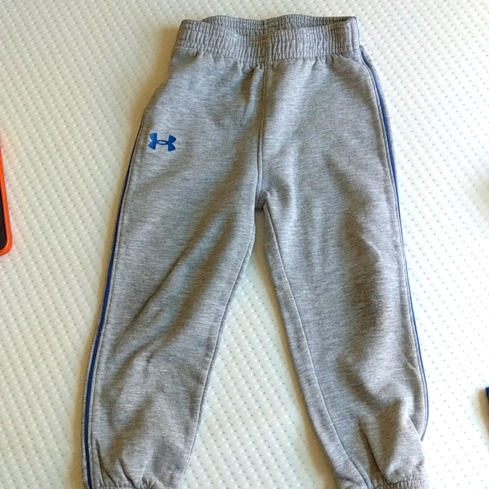 Under armour kid pants size 3t like new